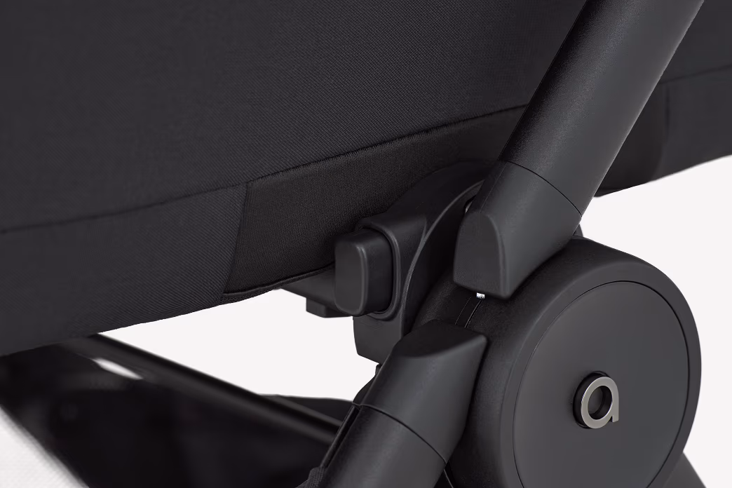 Easy carrycot removing