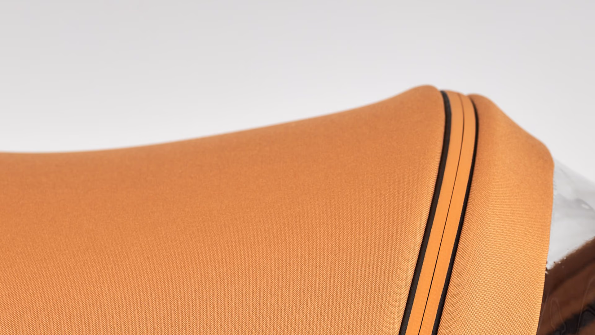 Light-reflecting zippers
