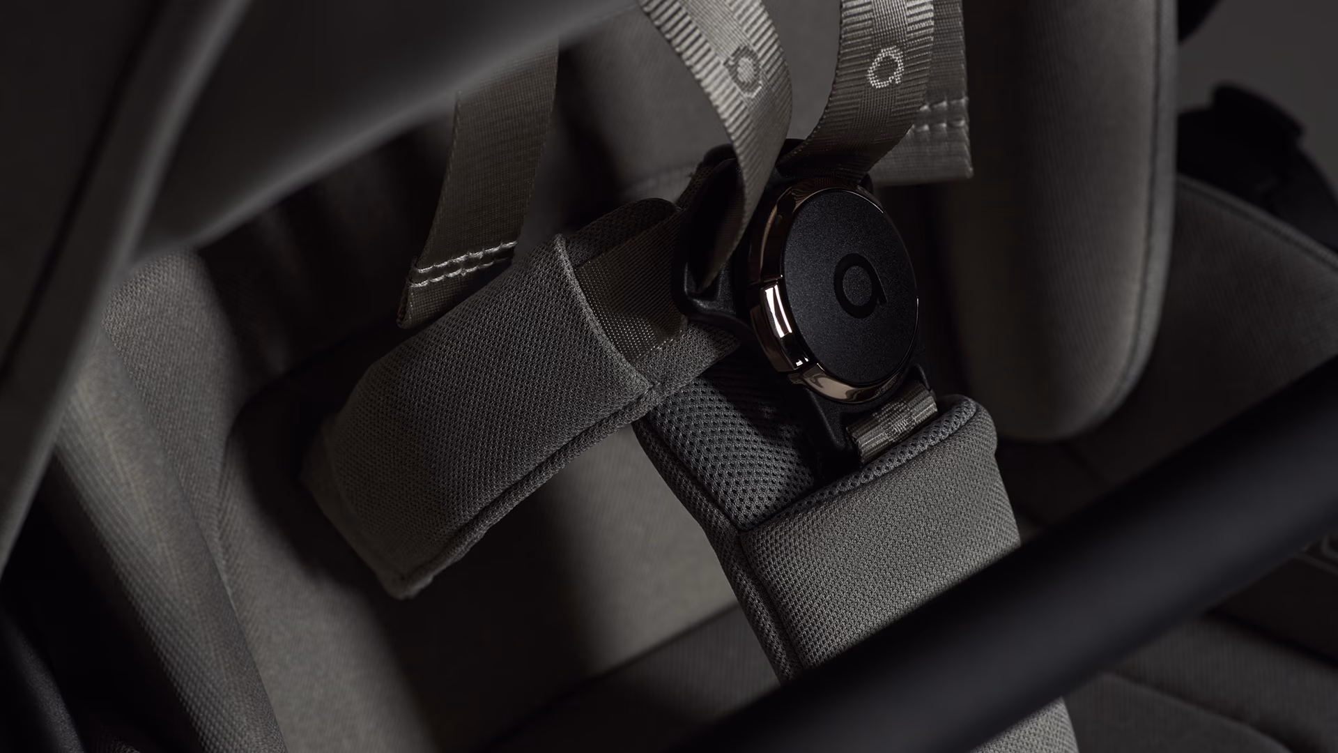 Magnetic buckle and 5 point safety belts