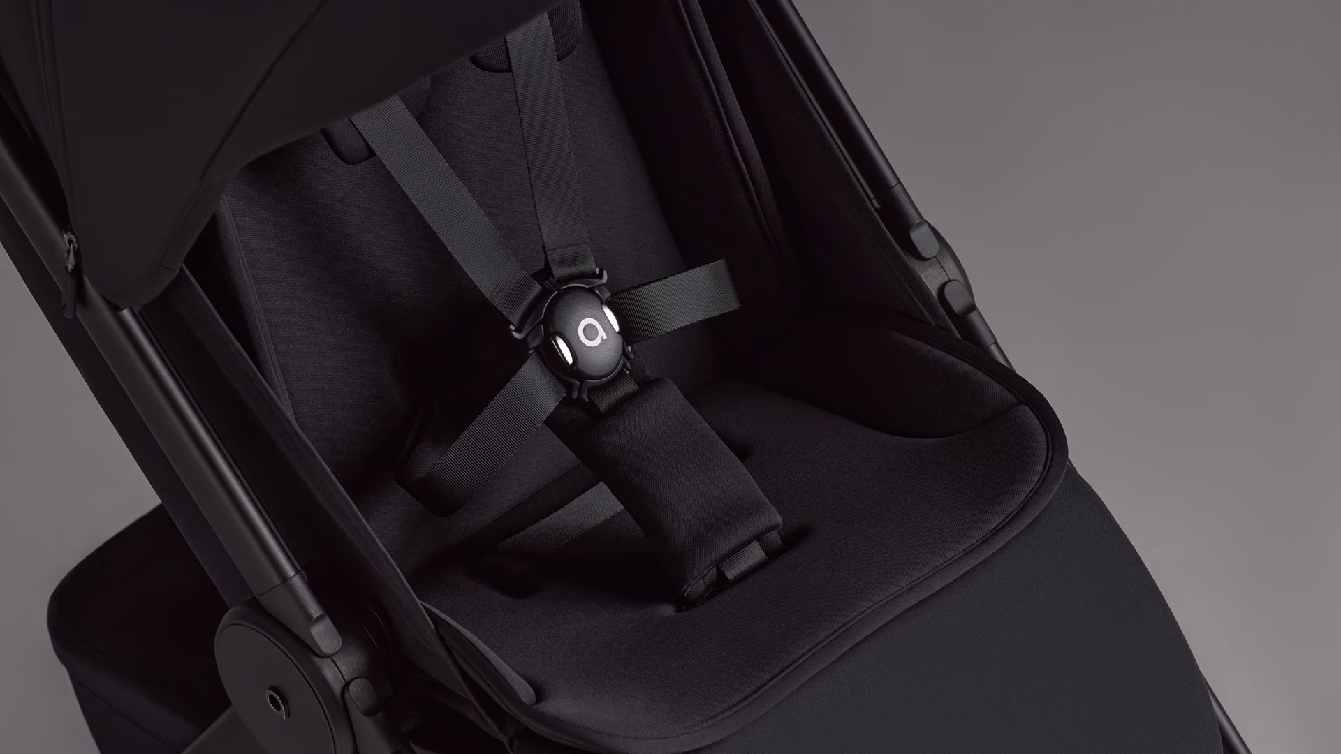 Magnetic buckle and 5-point safety belts